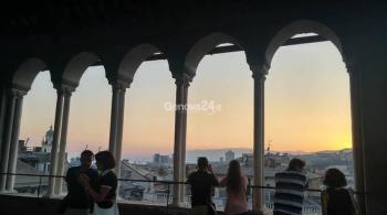 Tramonto sulle torri della Cattedrale di Genova 